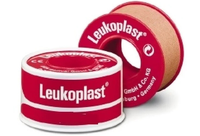 CEROTTO CHIRURGICO PERFORATO PER FISSAGGIO MEDICAZIONI IN ROCCHETTO LEUKOPLAST SUPPORTO VISCOSA COLOR PELLE MASSA ADESIVA CAUCCIU' OSSIDO DI ZINCO 1,25X500CM - Farmacia De Pasquale