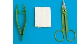 SET PER RIMOZIONE SUTURE CONFEZIONATO IN BLISTER RIGIDO, CONTENENTE FORBICE, PINZA E GARZA - Farmacia De Pasquale