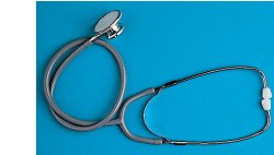 STETOFONENDOSCOPIO LEGGERO, GIREVOLE, CON MEMBRANA ED ANELLINO GOMMA NELLO STETOSCOPIO. ARCHETTO BIAURICOLARE PER AUSCULTAZIONE CON MOLLA ESTERNA - Farmacia De Pasquale