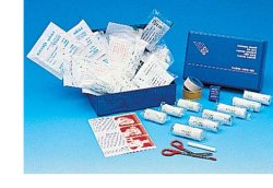 CASSETTA PRONTO SOCCORSO CARAVAN, PER L'AUTOMOBILE, IL CAMION E TUTTI GLI AUTOMEZZI. OBBLIGATORIA IN MOLTE NAZIONI EUROPEE CON CONTENUTO CONFORME ALLA NORMATIVA DIN 13164/B - Farmacia De Pasquale